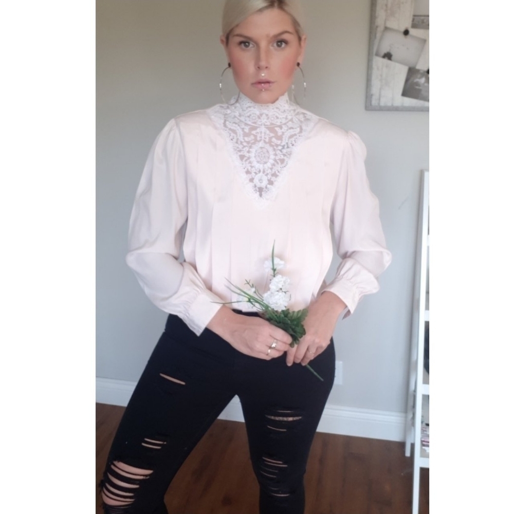 Vintage Soft pink nude longsleeve blouse lace collar
